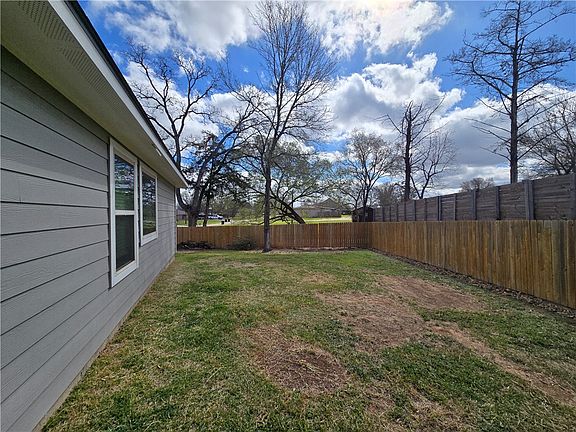 5th image of 809 Meadow Brook Dr