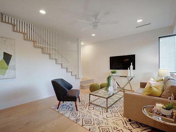 3rd image of 1114 Mariposa Dr #A