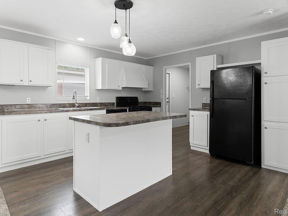 16173 Charlemagne Ave, photo 10