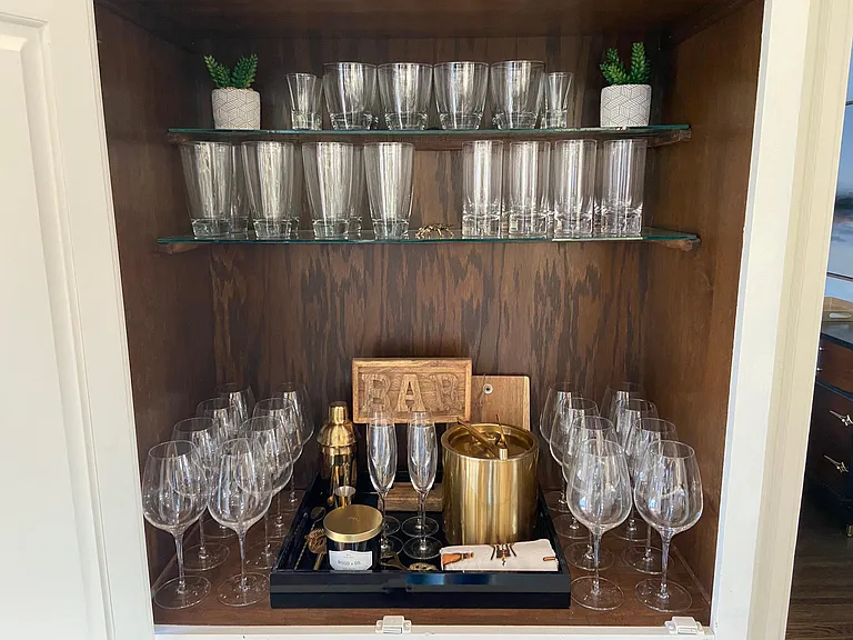 Built in bar for entertaining