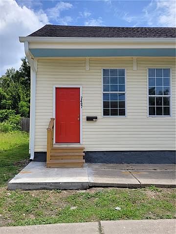 1st image of 2407 1st St
