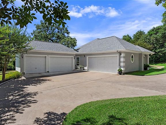 3rd image of 152 Golfview Dr