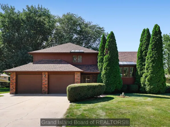538 Ravenwood Ct, Grand Island, NE 68801