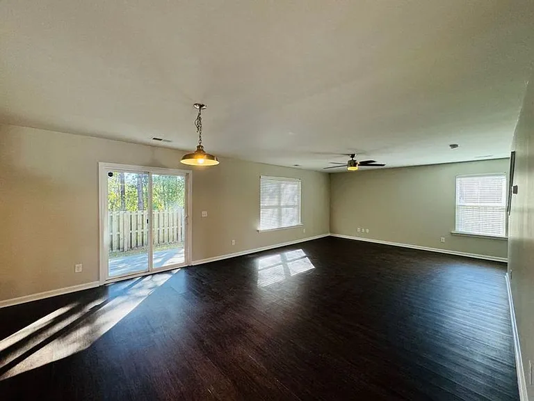 651 Hogan Dr — Photo 6