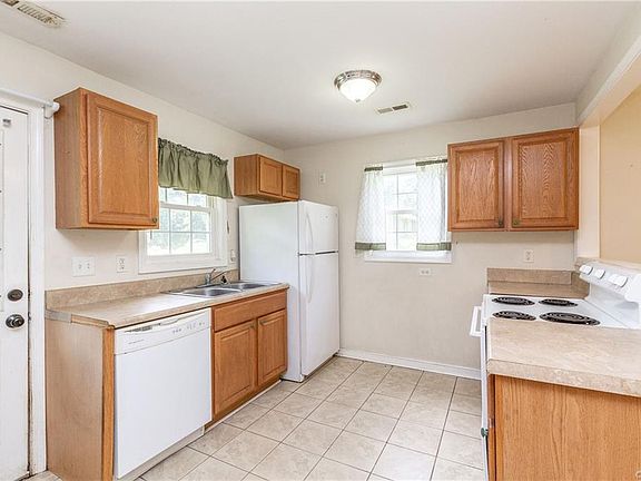 5th image of 17328 Hewlett Rd