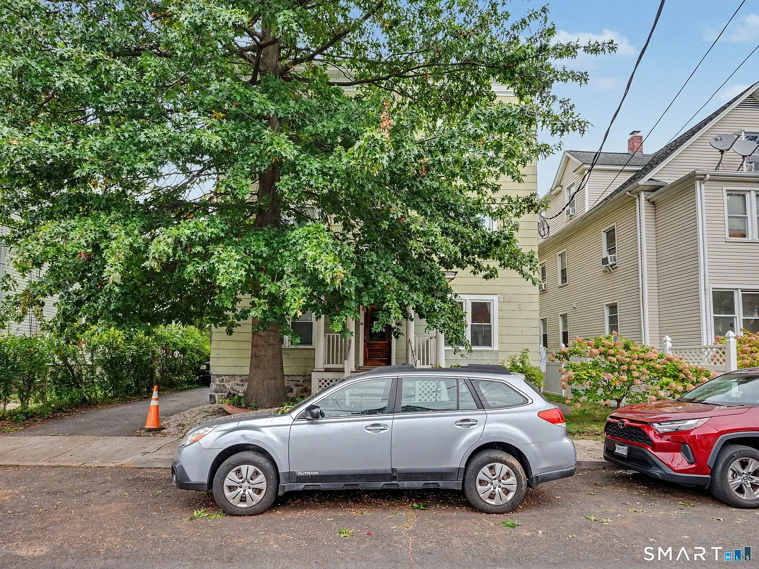 2 bed, 1.0 bath, 900 sqft, $2,400 — Photo 1