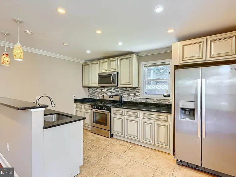 6110 Everall Ave — Photo 10