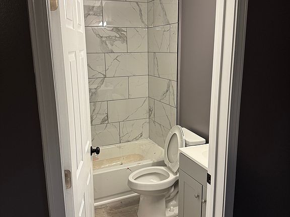 3rd image of 6370 University Pkwy APT C