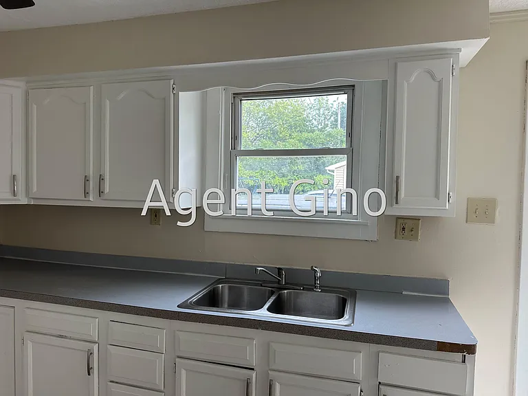 1422 F St — Photo 2