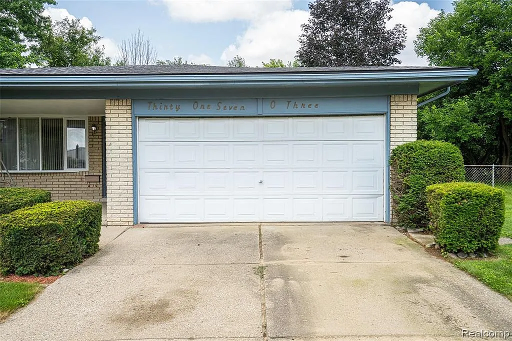 3 bed, 2.5 bath, 1655 sqft, $1,950 — Photo 1