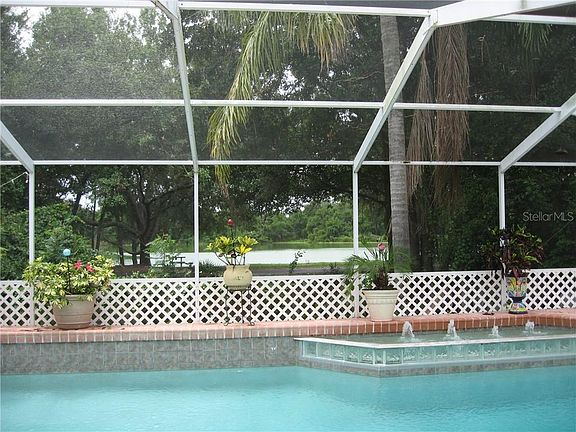 4th image of 9731 Bay Colony Dr