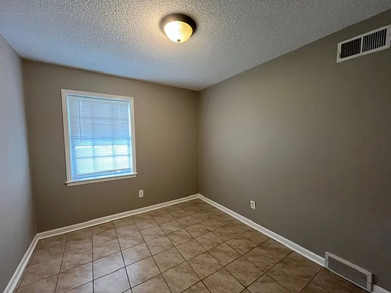 7813 Brentwood Dr — Photo 6