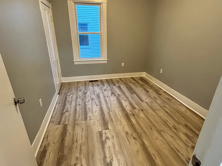 1461 Pleasant St #1 — Photo 6