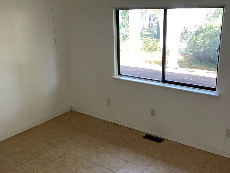 2137 Rhododendron Ct — Photo 6