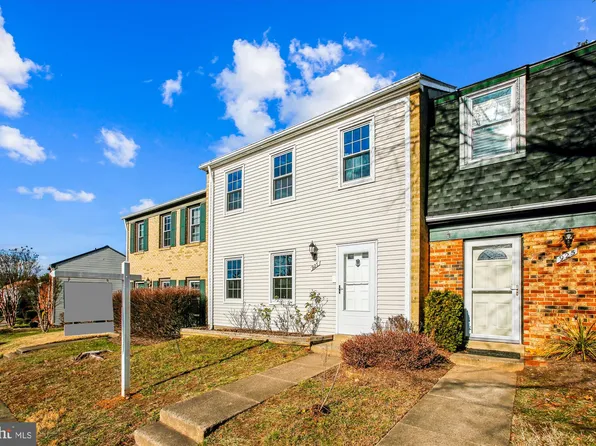 927 Cheshire Ct, Sterling, VA 20164