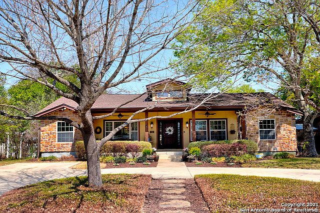 1st image of 355 Larchmont Dr