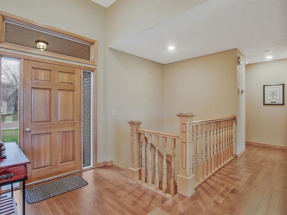 2nd image of 9417 E Lakepoint St