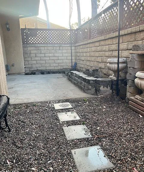 221 Rosewood St — Photo 21