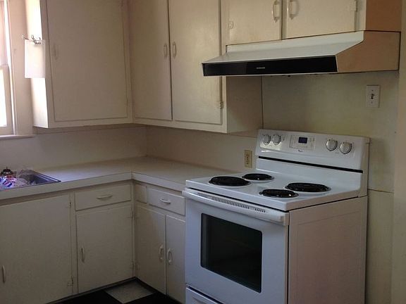 2nd image of 837 Saint Thomas St