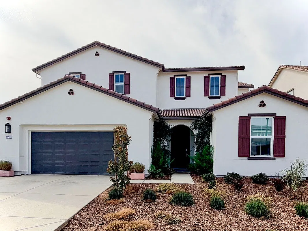 4 bed, 3.0 bath, 2576 sqft, $4,000 — Photo 1