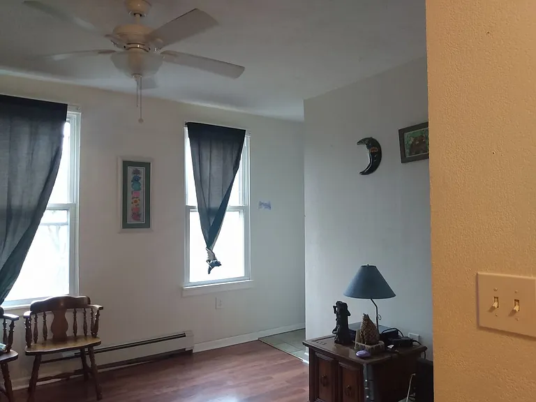 1831 arington ave — Photo 3