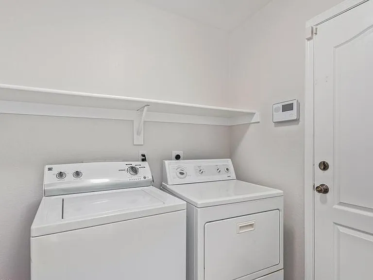 1338 E Grovers Ave — Photo 15