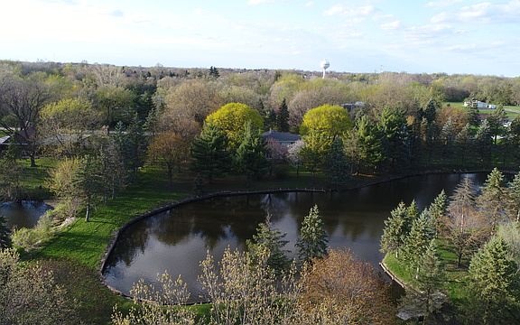 4th image of 1121 Woodcrest Dr