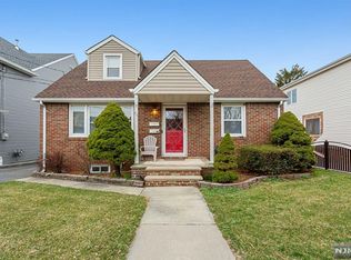 86 Strong St, Wallington, NJ 07057