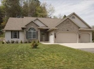 10569 N 16th St, Plainwell, MI 49080