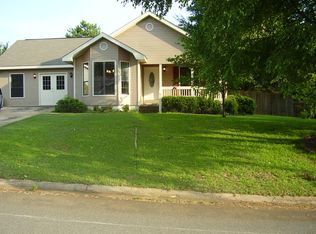 210 Eric Dr, Bonaire, GA
