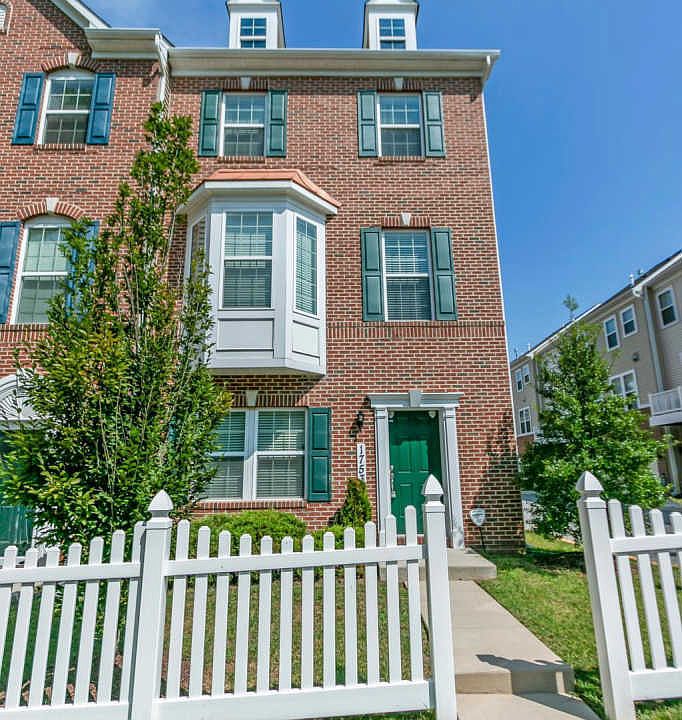 1st image of 1753 Fernwood Dr