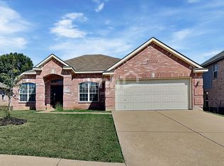2706 Logan Dr, Mansfield, TX 76063