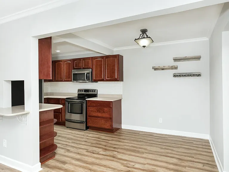 2377 Walton Blvd #11 — Photo 6