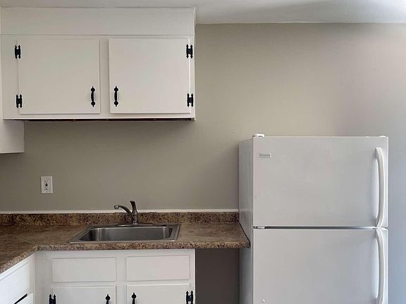 2nd image of 44 Silver Ln #3