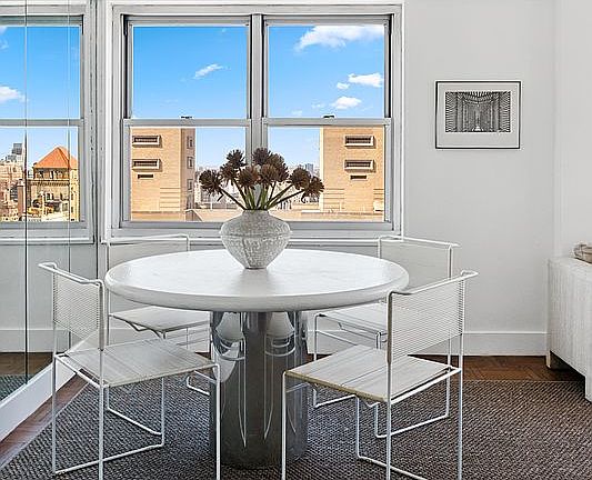 4th image of 20 E 9th St #24A