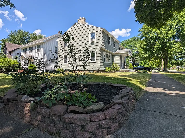 111 Eastmoreland Dr — Photo 31