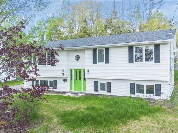 167 Mason Ave, Fredericton, NB E3A 5T5