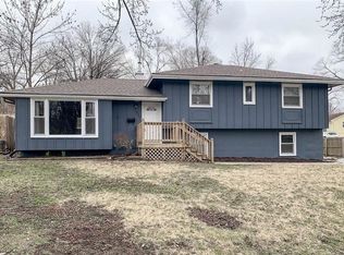 10605 Saint Catherines Ln, Kansas City, MO 64137