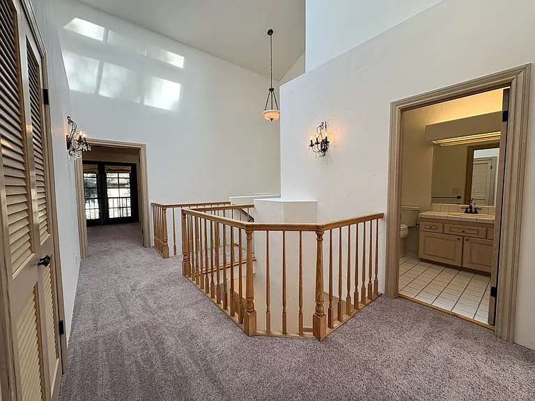 712 Elizabeth Ln — Photo 25