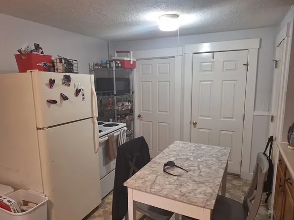 17 Elm St, Whitinsville, MA 01588