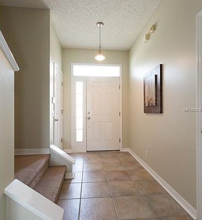 4th image of 715 Vallance Way NE