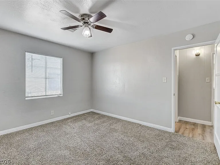 214 W Victory Rd — Photo 15