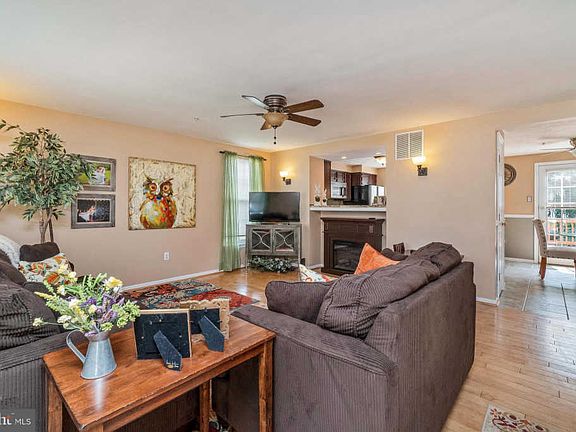 2nd image of 929 Gainsborough Ct #929