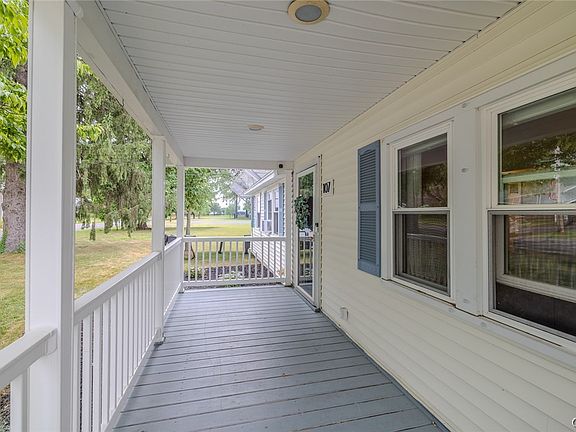 3rd image of 107 Williams St