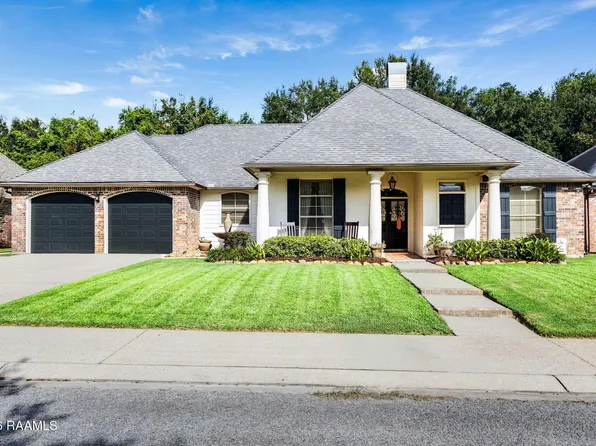 402 Southlake Cir, Youngsville, LA 70592