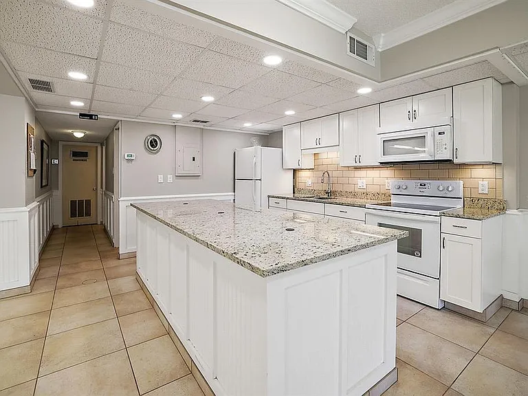 101 N Grandview St #203 — Photo 35