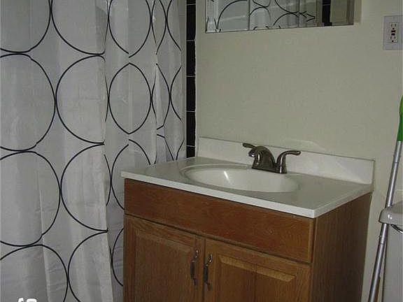 5th image of 317 W 35th St APT 2FW