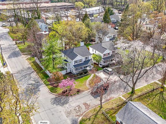 3rd image of 2300 Warren Ct