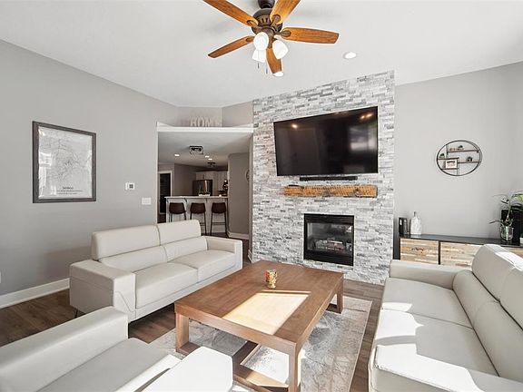 3rd image of 10120 Meredith Dr #9