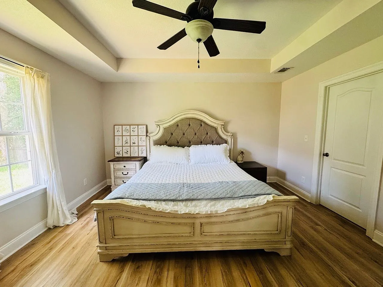 4 bed, 2.0 bath, 1487 sqft, $2,300 — Photo 4